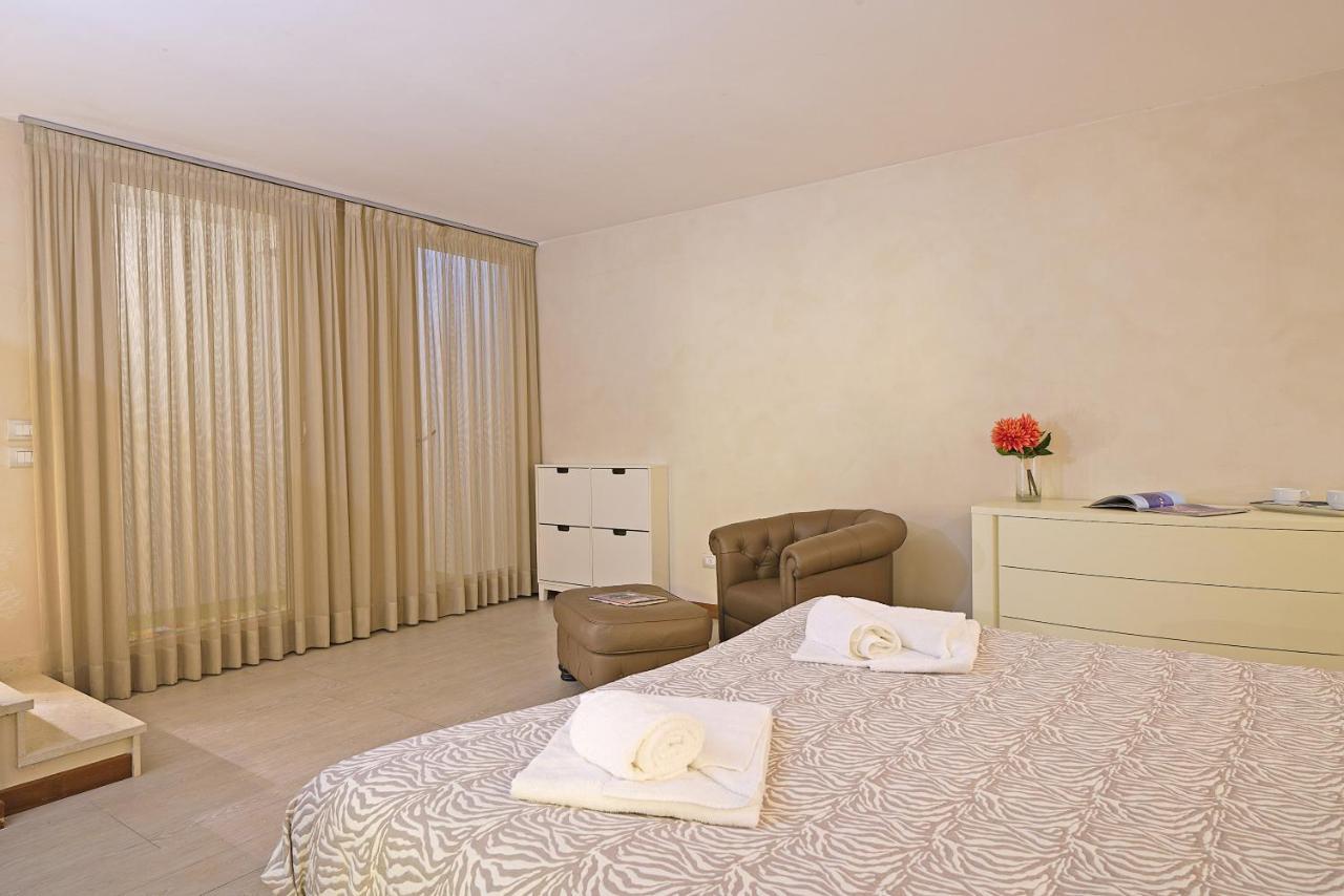 Giulia Luxury Apartment Sirmione Extérieur photo